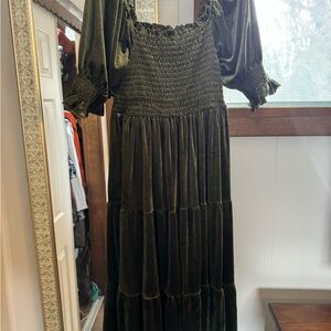 Elegant Green Velvet Dress